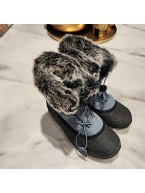 Kamik big Kids Blue Black Faux Fur Winter Snow Boots Size 5  worn once